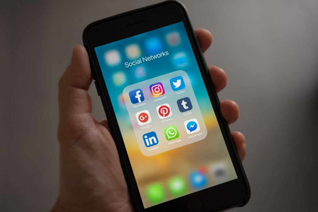 Publier sur Linkedin téléphone